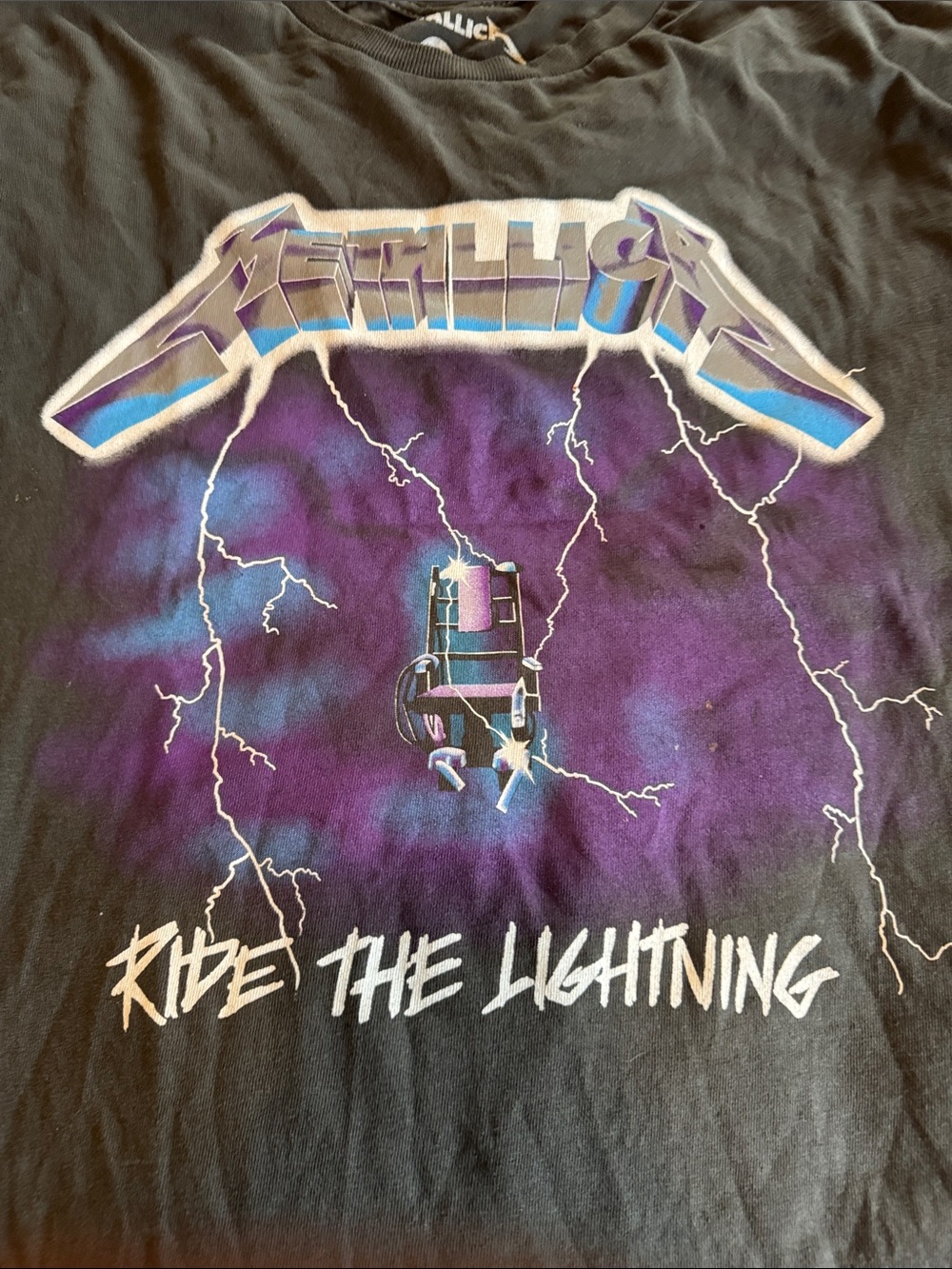 Metallica size SM' 'Ride the Lightning' Graphic Tee - Black & Purple